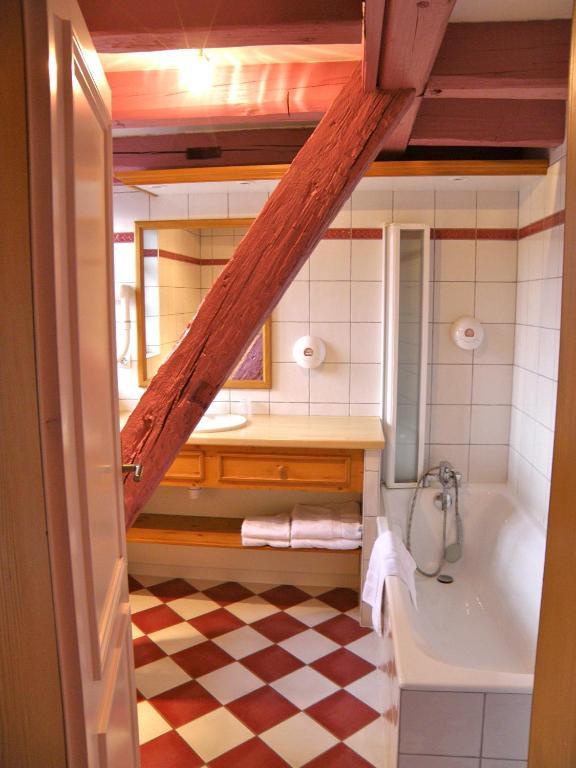 Caveau De L'Ami Fritz Ribeauvillé Стая снимка
